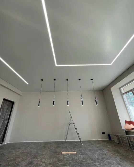 Глянцевые и матовые натяжные потолки: что выбрать?